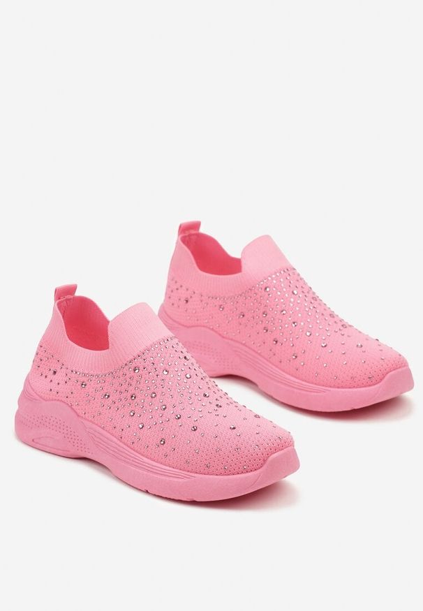 Born2be - Różowe Buty Sportowe ze Skarpetową Cholewką Ozdobione Cyrkoniami Arabbea. Okazja: na co dzień, na spacer. Kolor: różowy. Materiał: jeans. Szerokość cholewki: normalna. Wzór: aplikacja. Obcas: na obcasie. Sport: turystyka piesza