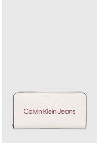 Calvin Klein Jeans portfel damski kolor biały. Kolor: biały