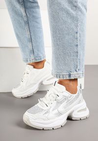 Renee - Białe Brokatowe Sneakersy w Streetwearowym Stylu na Piankowej Podeszwie Felindris. Okazja: na co dzień. Zapięcie: sznurówki. Kolor: biały. Materiał: jeans. Wzór: aplikacja #2