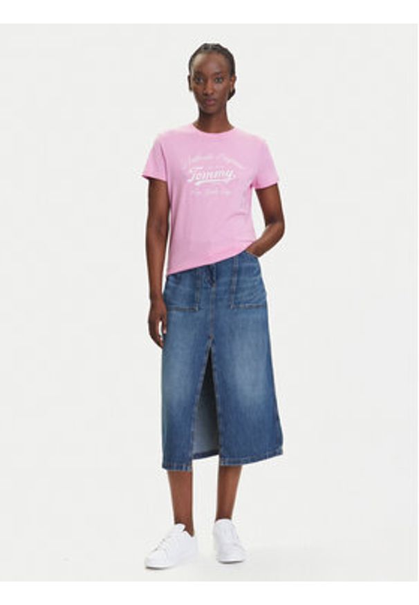 Tommy Jeans T-Shirt Essential DW0DW21404 Różowy Regular Fit. Kolor: różowy. Materiał: wiskoza, bawełna