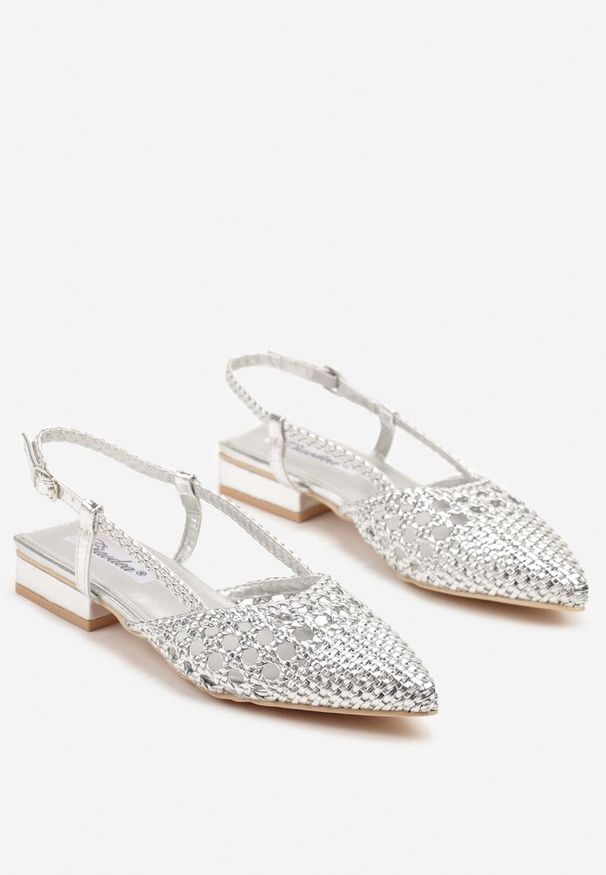 Renee - Srebrne Ażurowe Sandały Typu Slingback Ciaralin. Okazja: na co dzień. Zapięcie: sprzączka. Kolor: srebrny. Wzór: ażurowy. Sezon: lato. Obcas: na obcasie. Styl: casual. Wysokość obcasa: średni