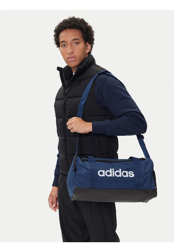 Adidas - adidas Torba Linear Duffel Bag Small IN6111 Granatowy. Kolor: niebieski. Materiał: materiał