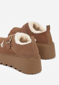 Renee - Brązowe Śniegowce na Platformie z Paskiem ze Sprzączką i Futrem Unweda. Nosek buta: okrągły. Zapięcie: pasek. Kolor: brązowy. Materiał: futro. Sezon: zima. Obcas: na platformie. Wysokość obcasa: średni #6