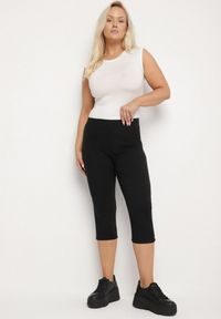 Born2be - Czarne Spodnie z Bawełny o Kroju Capri Dolonisa. Okazja: na co dzień. Kolor: czarny. Materiał: bawełna. Styl: młodzieżowy, elegancki, casual #4