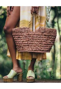 CULT GAIA - Brązowa pleciona torba shopper Naima. Kolor: brązowy