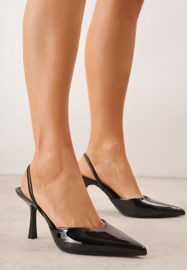 Born2be - Czarne Lakierowane Szpilki z Elastycznym Paskiem na Piętę Balzorwyn. Okazja: na randkę, do pracy, na wesele, na spotkanie biznesowe, na ślub cywilny. Nosek buta: szpiczasty. Zapięcie: pasek. Kolor: czarny. Materiał: lakier. Obcas: na szpilce. Styl: elegancki, biznesowy, klasyczny. Wysokość obcasa: średni