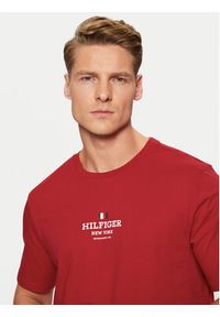 TOMMY HILFIGER - Tommy Hilfiger T-Shirt MW0MW38980 Czerwony Regular Fit. Kolor: czerwony. Materiał: bawełna #4