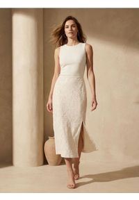 Sinsay - Spódnica midi z rozcięciem z cekinami - kremowy. Kolor: kremowy #1