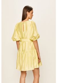 Vero Moda - Sukienka. Okazja: na co dzień. Kolor: żółty. Materiał: tkanina, poliester. Wzór: gładki. Typ sukienki: proste, oversize. Styl: casual. Długość: mini #3