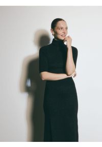 Reserved - Sukienka z wiskozą - czarny. Kolor: czarny. Materiał: wiskoza #1