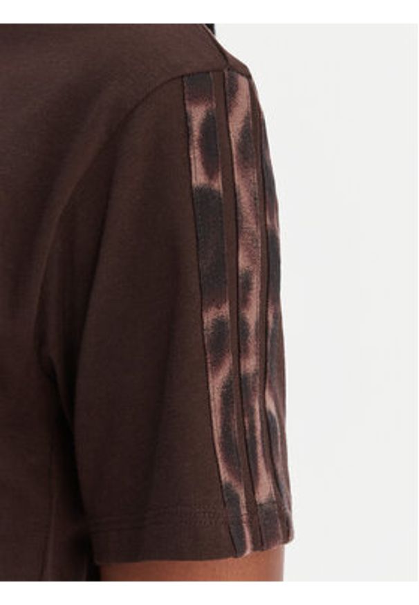 Adidas - adidas T-Shirt Seasonal Essentials Leopard Print KE8830 Brązowy Regular Fit. Kolor: brązowy. Materiał: bawełna. Wzór: nadruk
