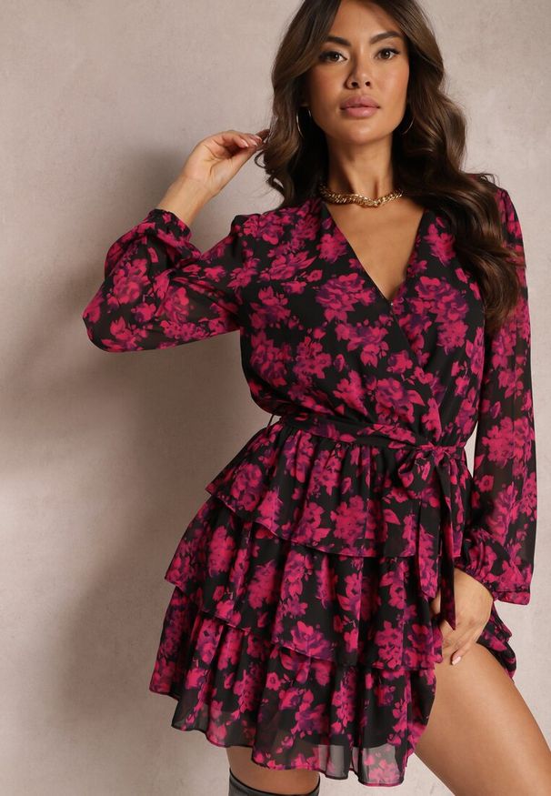 Renee - Różowa Mini Sukienka o Rozkloszowanym Kroju w Kwiaty z Gumką w Talii i Trójkątnym Dekoltem Dehemella. Kolor: różowy. Wzór: kwiaty. Długość: mini