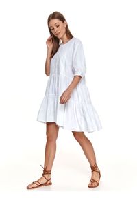 TOP SECRET - Letnia sukienka o luźnym fasonie. Kolor: biały. Materiał: materiał. Wzór: aplikacja. Sezon: lato