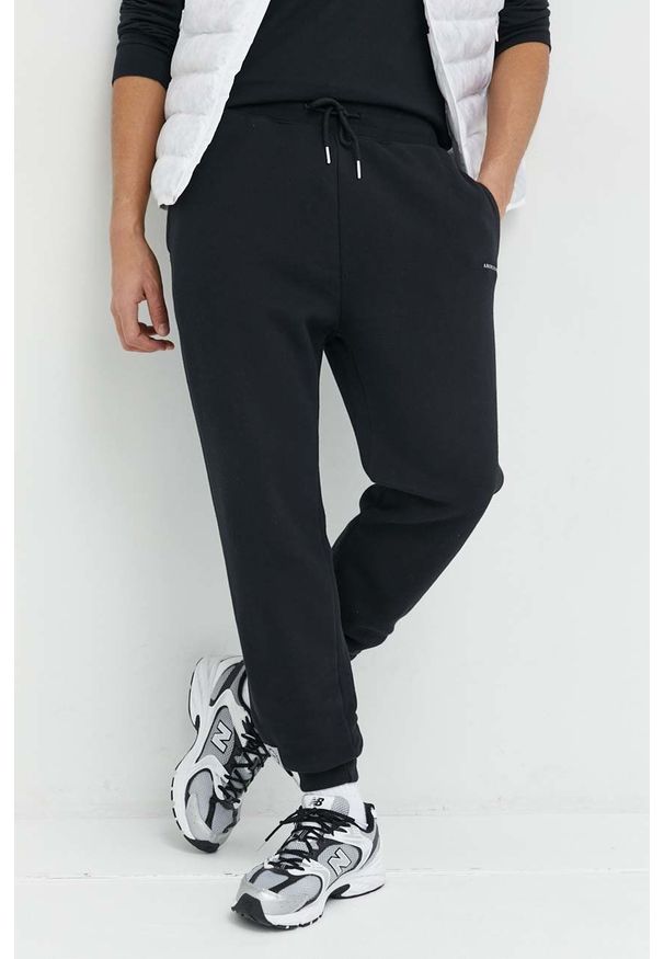 Abercrombie & Fitch spodnie dresowe męskie kolor czarny gładkie. Kolor: czarny. Materiał: dresówka. Wzór: gładki