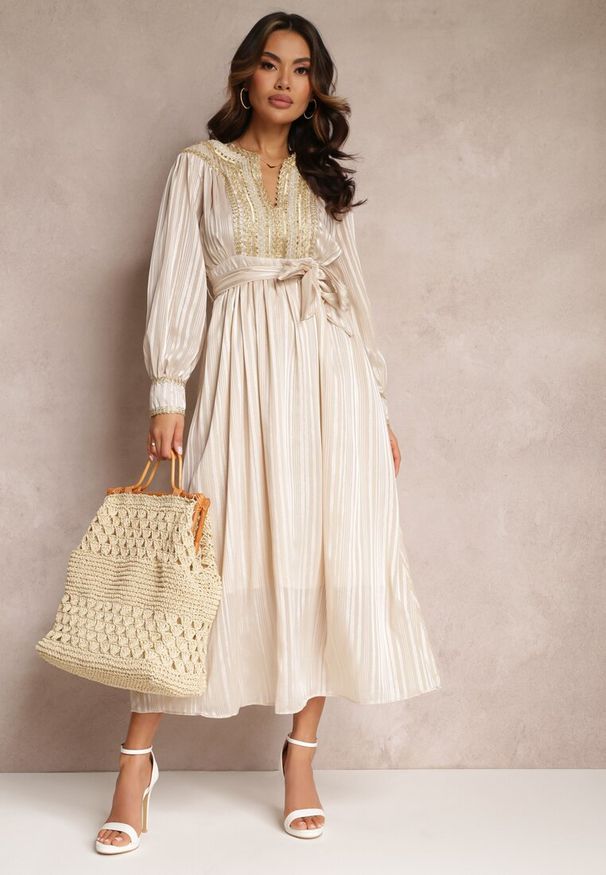 Renee - Beżowa Metaliczna Sukienka z Ozdobnym Dekoltem i Paskiem Adyson. Kolor: beżowy. Materiał: tkanina, materiał, koronka. Długość rękawa: długi rękaw. Wzór: gładki. Sezon: wiosna, lato