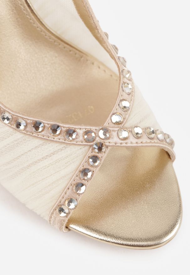Renee - Złote Sandały Slingback VICES z Siateczki na Szpilce Zdobione Cyrkoniami Aethipe. Okazja: na wesele, na ślub cywilny. Kolor: złoty. Materiał: materiał. Wzór: aplikacja. Sezon: lato. Obcas: na szpilce. Styl: elegancki, glamour