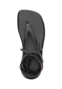 AMINA MUADDI - Czarne sandały Jamie. Zapięcie: pasek. Kolor: czarny. Materiał: guma #7