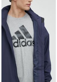 Adidas - adidas kurtka przeciwdeszczowa męska kolor granatowy przejściowa. Okazja: na co dzień. Typ kołnierza: kaptur. Kolor: niebieski. Materiał: materiał. Styl: casual #5