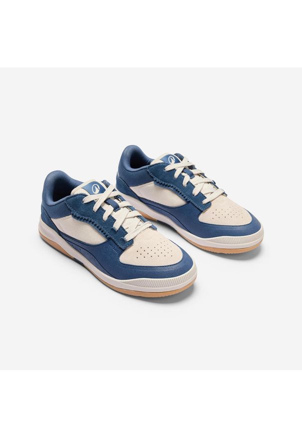 Decathlon - Niskie buty na deskorolkę dla dzieci Crush 500 niebieskie. Kolor: wielokolorowy, beżowy, niebieski. Materiał: welur, kauczuk, skóra. Szerokość cholewki: normalna. Sport: skateboard