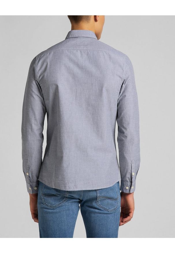 Lee - MĘSKA KOSZULA MATERIAŁOWA LEE SLIM BUTTON DOWN CLOUDBURST GREY L66XNFJE 112116754. Typ kołnierza: button down. Materiał: materiał