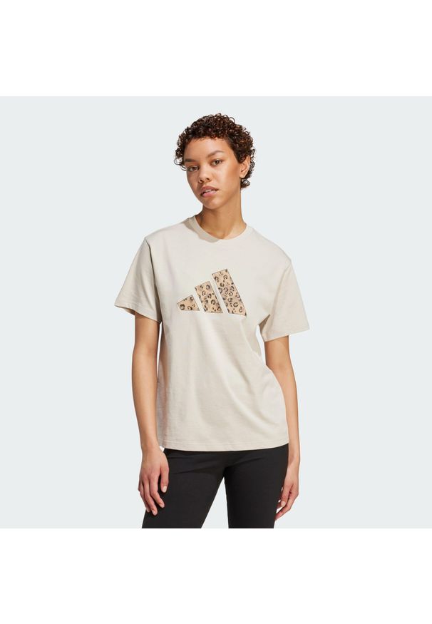 Adidas - Koszulka z grafiką zwierzęcą. Kolor: beżowy. Materiał: bawełna. Wzór: motyw zwierzęcy