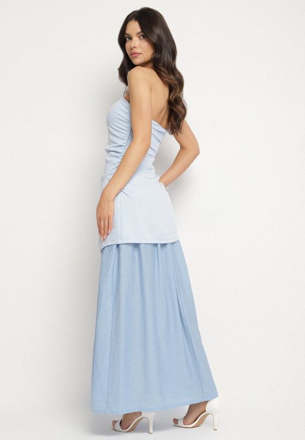 Born2be - Niebieska Koktajlowa Sukienka Typu Bandeau z Marszczeniem Izelessa. Okazja: na imprezę. Kolor: niebieski. Styl: wizytowy