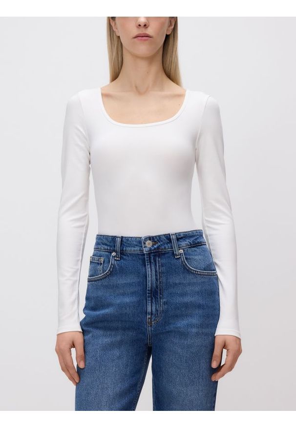 Reserved - Body z lyocellem - biały. Kolor: biały. Materiał: dzianina