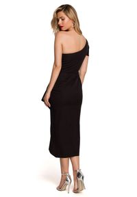 Makover - Wieczorowa sukienka na jedno ramię ołówkowa z falbanami czarna. Okazja: na ślub cywilny, na imprezę, na wesele. Kolor: czarny. Typ sukienki: ołówkowe. Styl: wizytowy