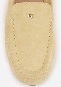 Renee - Żółte Mokasyny VICES z Wkładką ze Skóry Naturalnej i Metalicznym Elementem Alcimene. Nosek buta: okrągły. Kolor: żółty. Materiał: skóra. Obcas: na obcasie. Wysokość obcasa: niski #8