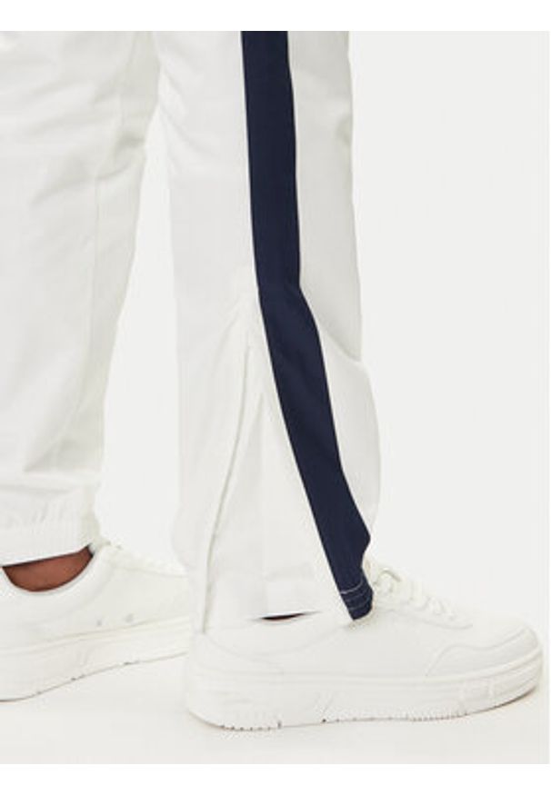 Lacoste Dres WH4766 Écru Regular Fit. Materiał: syntetyk