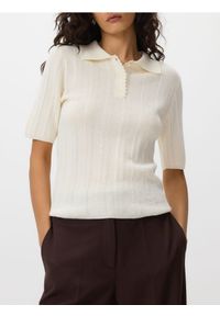 Reserved - Sweter polo z wełną - kremowy. Typ kołnierza: polo. Kolor: kremowy. Materiał: wełna #1