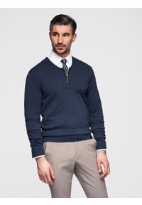 Ombre Clothing - Sweter męski z wiskozą i rozpinanym dekoltem – granatowy V4. Typ kołnierza: kołnierzyk stójkowy. Kolor: niebieski. Materiał: wiskoza. Wzór: gładki, aplikacja, ze splotem. Styl: elegancki