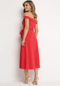 Born2be - Czerwona Elegancka Sukienka o Fasonie Hiszpanki z Materiałowym Paskiem Xaelia. Typ kołnierza: dekolt hiszpanka. Kolor: czerwony. Materiał: materiał. Styl: elegancki #5