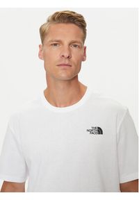 The North Face T-Shirt Redbox NF0A2TX2 Biały Regular Fit. Kolor: biały. Materiał: bawełna #6