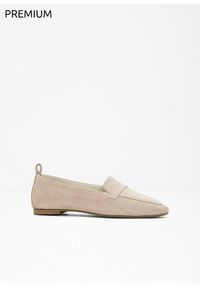 bonprix - Loafersy ze skóry welurowej. Kolor: beżowy. Materiał: welur, skóra. Styl: elegancki #1