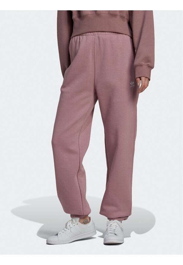 Adidas - adidas Spodnie dresowe adicolor Essentials Fleece HJ7863 Fioletowy Regular Fit. Kolor: fioletowy. Materiał: bawełna, dresówka