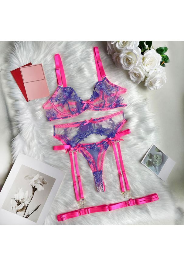 Intica - Komplet bielizny z kontrastującą lamówką na romantyczne okazje Varje. Kolor: wielokolorowy. Materiał: materiał