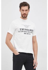 Trussardi Jeans - Trussardi T-shirt bawełniany kolor biały z nadrukiem. Kolor: biały. Materiał: bawełna. Wzór: nadruk