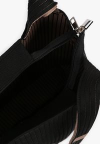 Born2be - Czarna Torebka Shopperka z Ozdobnymi Tłoczeniami Salunetia. Kolor: czarny. Wzór: aplikacja. Materiał: z tłoczeniem. Styl: biznesowy, elegancki, casual