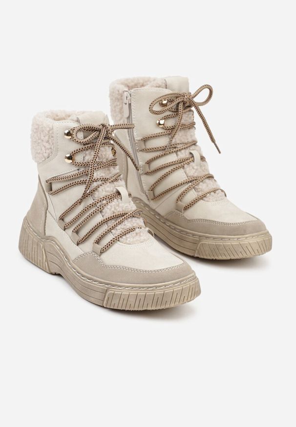 Born2be - Beżowe Sznurowane Śniegowce z Futerkiem Typu Baranek Mevesalia. Okazja: na co dzień. Wysokość cholewki: przed kolano. Zapięcie: sznurówki. Kolor: beżowy. Materiał: futro. Szerokość cholewki: normalna. Sezon: zima, jesień. Styl: casual