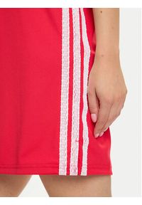 Adidas - adidas Sukienka codzienna Sport Craft Shift JZ8131 Czerwony Loose Fit. Okazja: na co dzień. Kolor: czerwony. Materiał: syntetyk. Typ sukienki: sportowe, proste. Styl: casual, sportowy #5