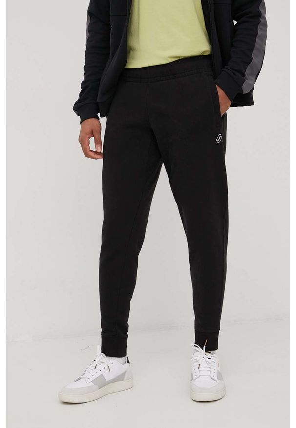 Superdry spodnie dresowe bawełniane męskie kolor czarny gładkie. Kolor: czarny. Materiał: bawełna, dresówka. Wzór: gładki