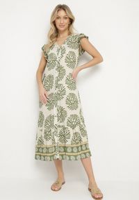 Born2be - Zielona Koszulowa Sukienka z Wiskozą i Geometrycznym Wzorem Siledia. Okazja: na co dzień. Typ kołnierza: kołnierz z falbankami. Kolor: zielony. Materiał: wiskoza. Wzór: geometria. Typ sukienki: koszulowe. Styl: casual, elegancki #1