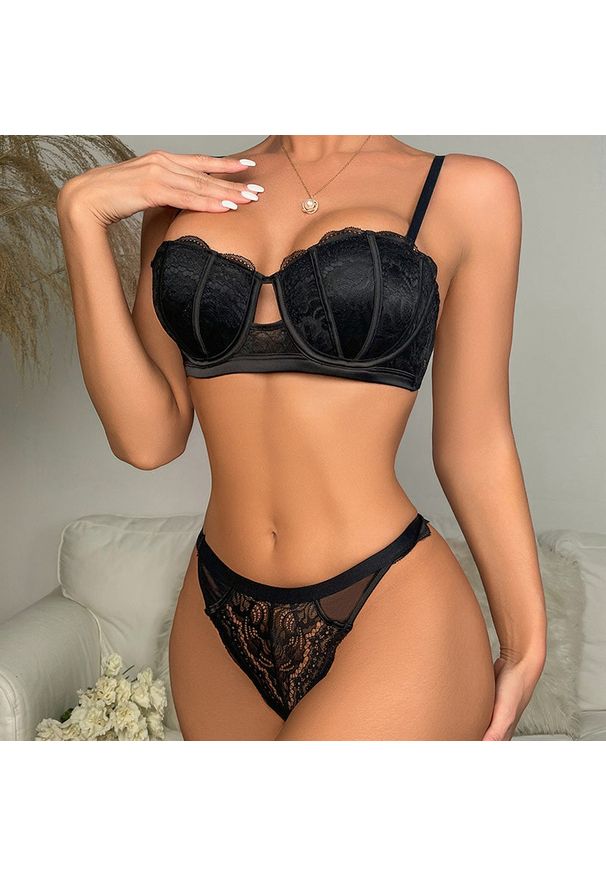 Intica - Komplet bielizny z koronki na romantyczne chwile Marge. Kolor: czerwony. Materiał: koronka. Wzór: koronka