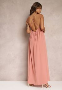 Renee - Różowa Rozkloszowana Sukienka Maxi na Ramiączkach z Trójkątnym Dekoltem Claudi. Kolor: różowy. Materiał: tkanina. Długość rękawa: na ramiączkach. Wzór: gładki. Styl: elegancki. Długość: maxi #2