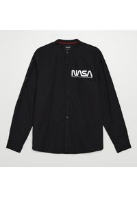 Cropp - Koszula ze stójką NASA - Czarny. Typ kołnierza: kołnierzyk stójkowy. Kolor: czarny #1
