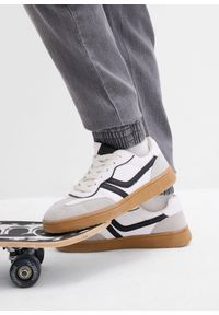 bonprix - Dżinsy ze stretchem i gumką w talii, slim fit. Kolor: szary