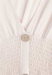 Renee - Beżowa Sukienka z Wiskozy Lobsy. Okazja: na co dzień, na spacer. Kolor: beżowy. Materiał: wiskoza. Długość rękawa: krótki rękaw. Wzór: aplikacja, gładki. Sezon: lato. Styl: casual. Długość: maxi #5