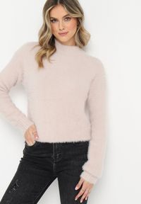 Born2be - Beżowy Sweter z Półgolfem i Dłuższym Włosiem Evassem. Kolor: beżowy. Materiał: dzianina. Długość rękawa: długi rękaw. Długość: długie #4