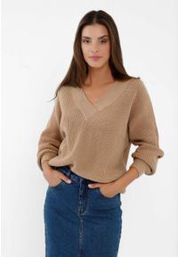 Volcano - Sweter oversize S-VIDA. Typ kołnierza: dekolt w serek. Materiał: prążkowany, bawełna, akryl. Wzór: ze splotem. Styl: wizytowy #1